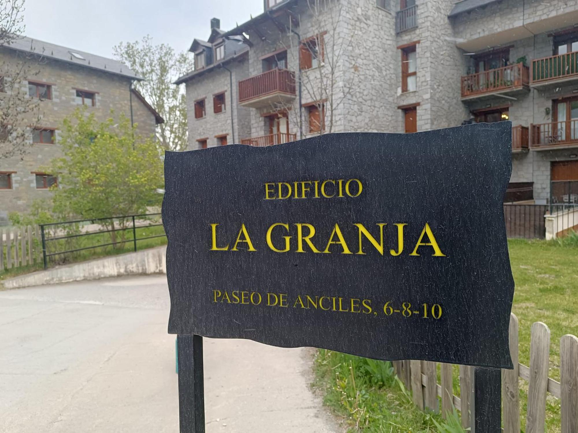Inmocyma Montanas Magicas-Benasque Apartment Exterior photo